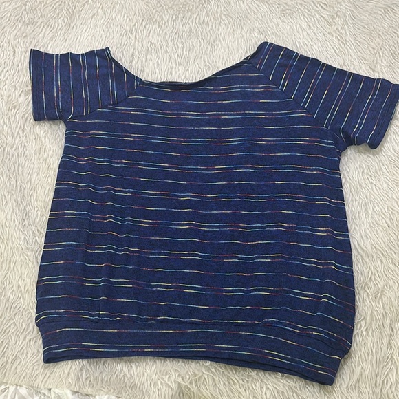 Torrid blue rainbow striped knit top size 1 - Picture 5 of 5